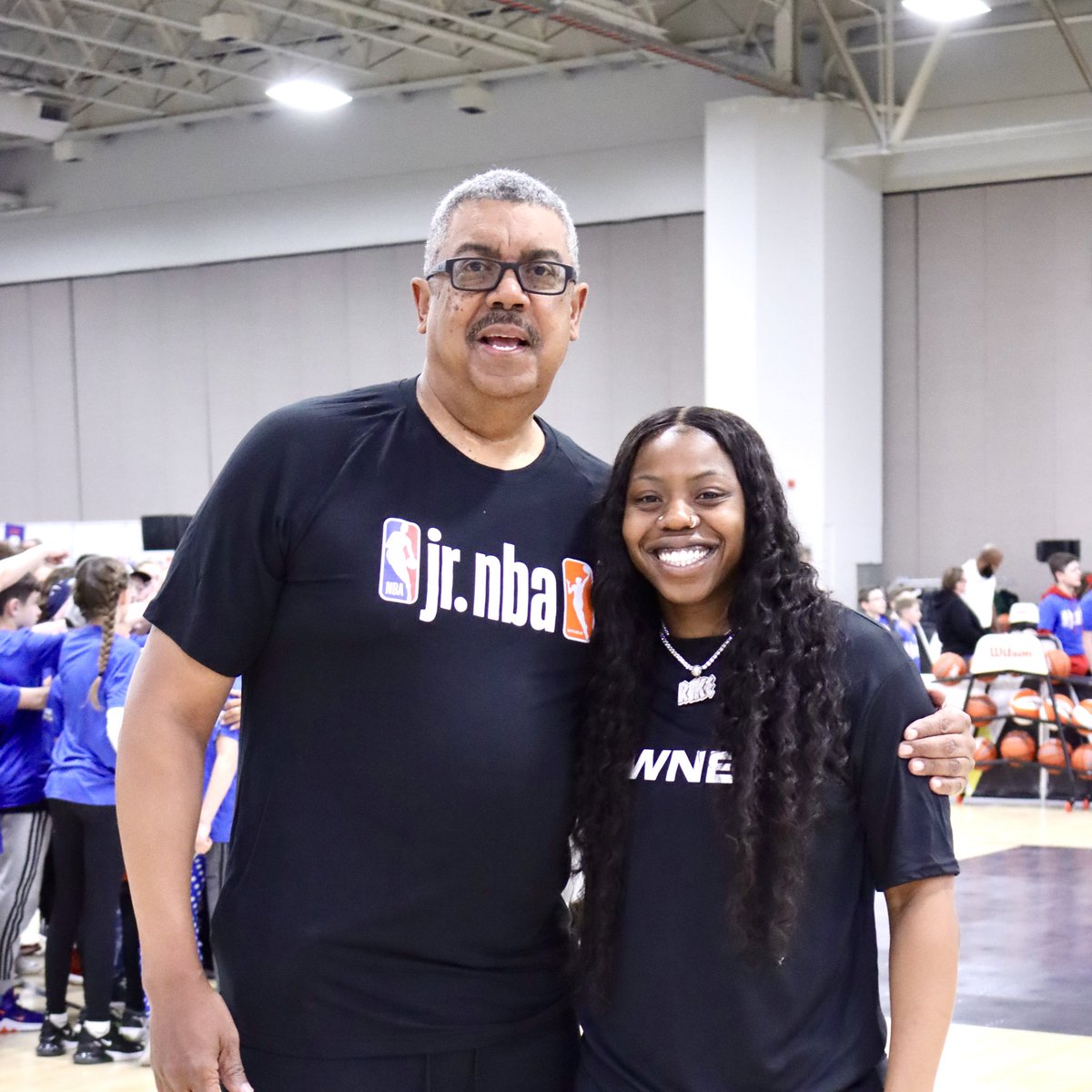 NBAalumni's tweet photo. Weβre proud to support #JrNBAJrWNBAWeek and join the NBA & WNBA family in celebrating our love of the game!
Through our #FullCourtPress clinics and other community events, the NBRPA loves teaming up with young athletes to help them succeed on & off the court π«Ά
#LegendsCare https://t.co/VjlWCsrMzO