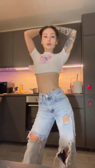 crushplace's tweet photo. "Looking for a fun and charming connection? 💫 Chat live with #TatiHayes on CrushPlace and let the magic unfold through video! 💕🎥 #CrushPlace #BeautifulWomen #GorgeousGirls #videochat⤵️⤵️⤵️
https://t.co/peUzkrRVLp https://t.co/6c6rZZlazY