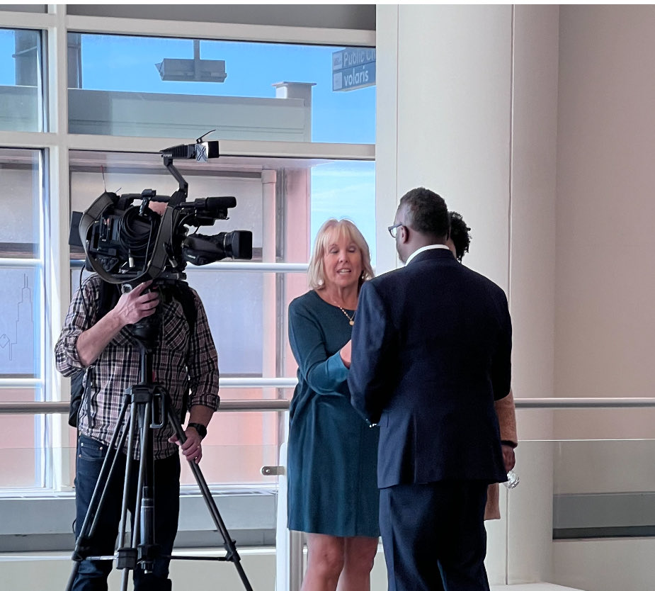 Back from London, one on one with ⁦<a href="/ChicagosMayor/">Mayor Brandon Johnson</a>⁩
on that trip and ⁦where does ⁦<a href="/ChiPubSchools/">CPS - Chicago Public Schools</a>⁩ turmoil stand? 
Tonight ⁦<a href="/nbcchicago/">NBC Chicago</a>⁩ 
(Btw no running involved …)