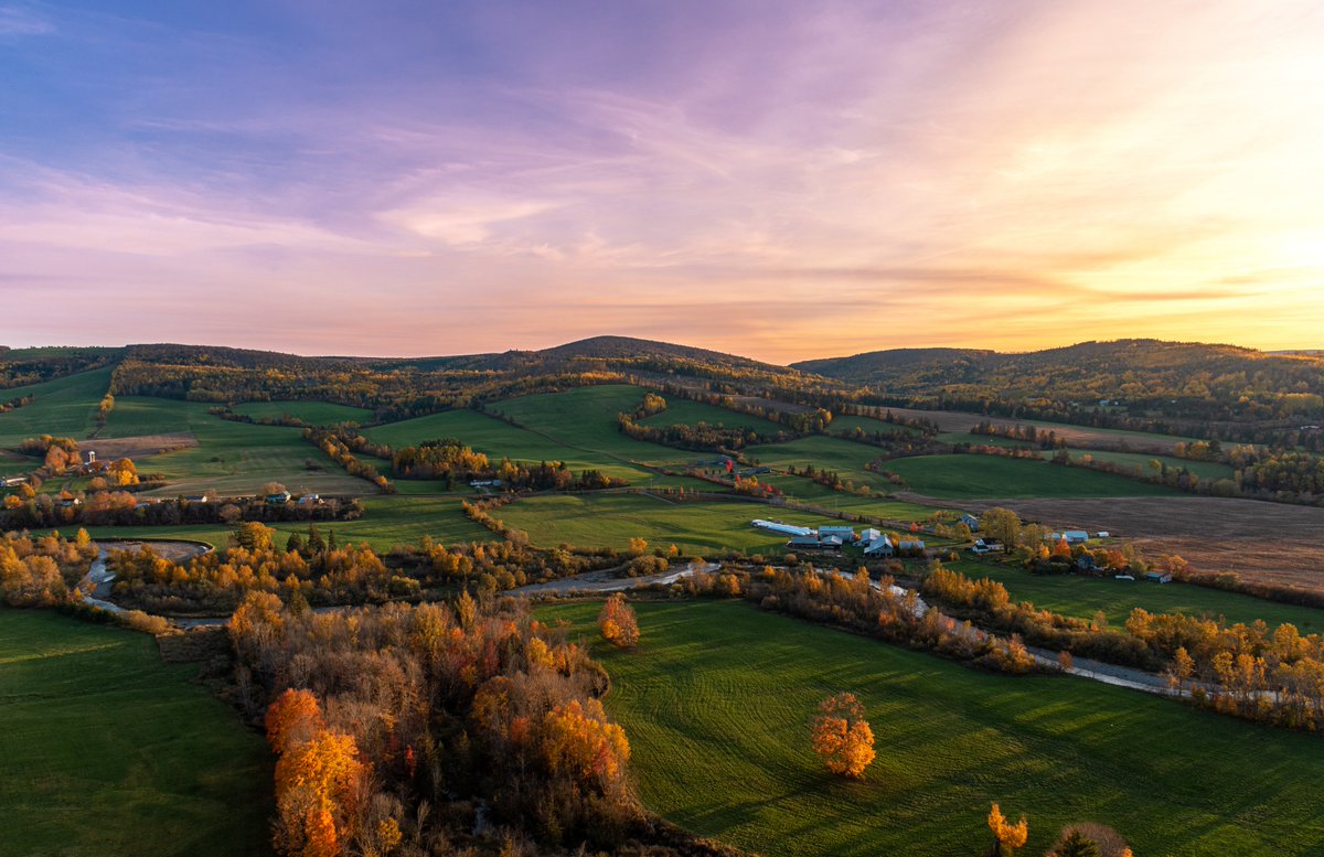 HardcastleStdio's tweet photo. A view like this... 😌😍

#newbrunswick #autumn #photography #foliage #Sussexbluffs #landscape https://t.co/h1qMkkSsoe