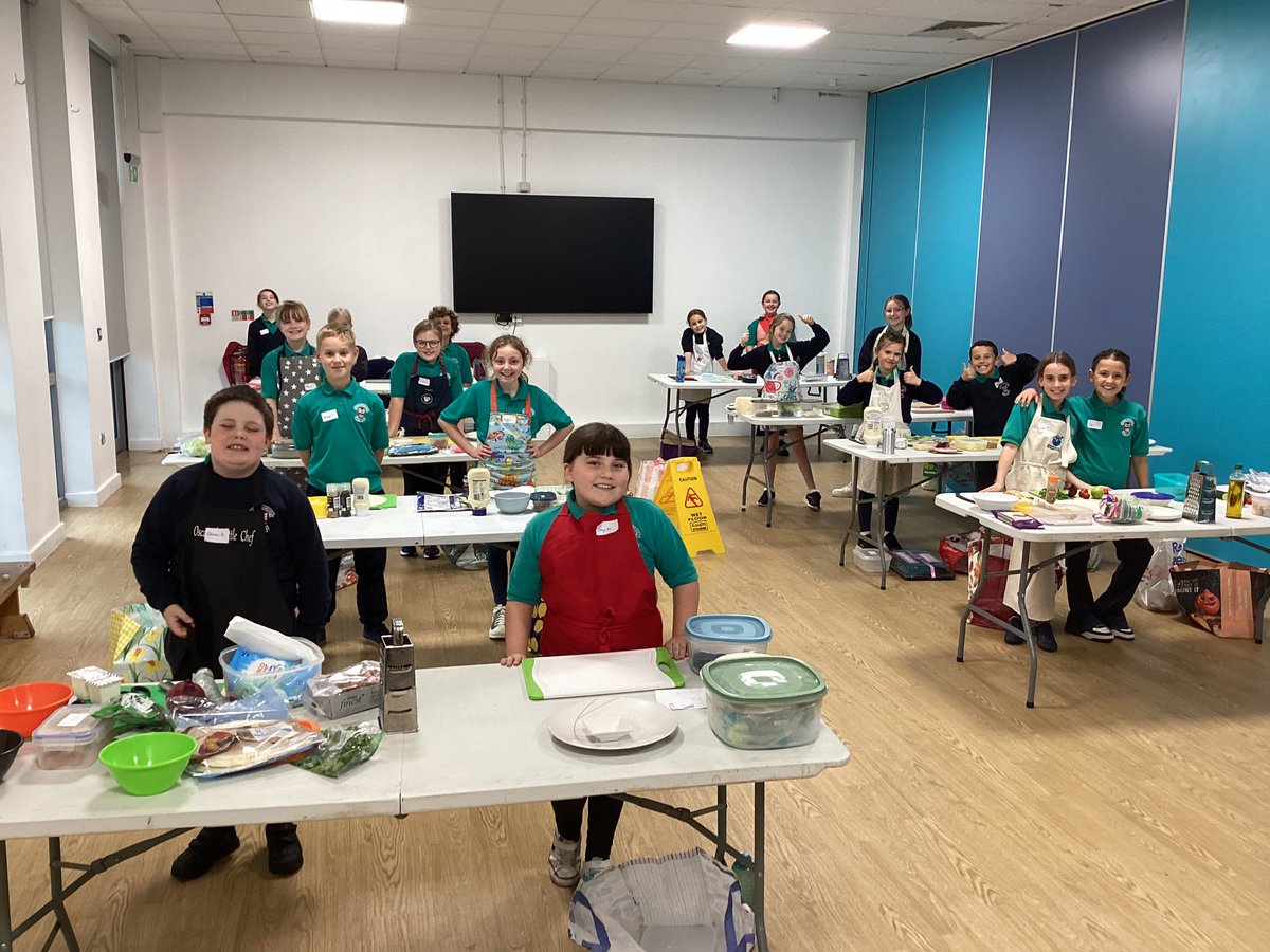 ygglonlas's tweet image. Am brynhawn ffantastig i’r disgyblion wrth gystadlu yn y CogURDD a’r PobURDD heddiw. Da iawn chi a Llongyfarchiadau mawr i Skye ac Anna am ddod yn fuddugol. 🧁🥗🤩⭐️ @UrddGorMor @DuraMor2025 @SerenaSbarc @SiarterIaithERW