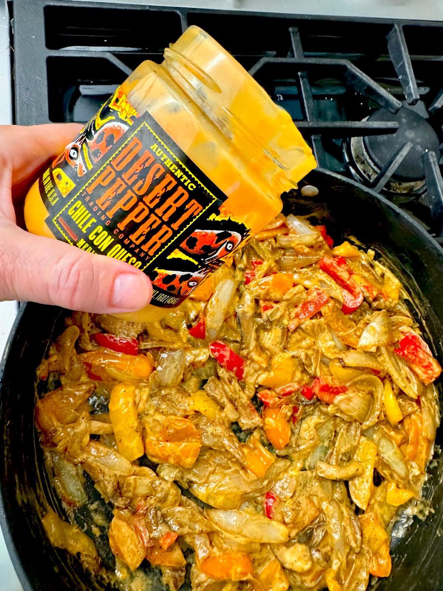 dishblock's tweet image. Check out my Naan-Traditional Steak and Pepper Mini Pizzas!!  These are so easy to make and the perfect game-day app or weeknight treat!! They are packed with flavor and cheesy goodness thanks to the Desert Pepper Trading Company Cantina Salsa and Chile Con Queso!!  The perfect…