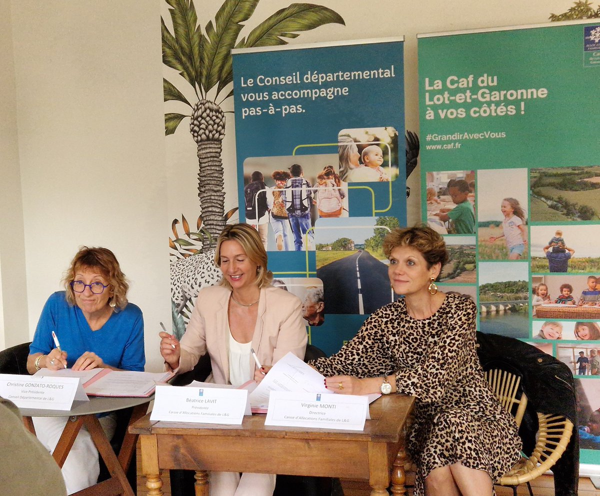 Caf_47's tweet photo. 📢 Signature de la #convention territoriale globale (#CTG) entre Caf et Conseil départemental relative à la mise en œuvre des politiques sociales en 47 au CHRS La Roseraie 
➡️ afin de piloter et coordonner la mise en œuvre du schéma des #services aux #familles (#SDSF 21-26) https://t.co/5wvEkG6vOR