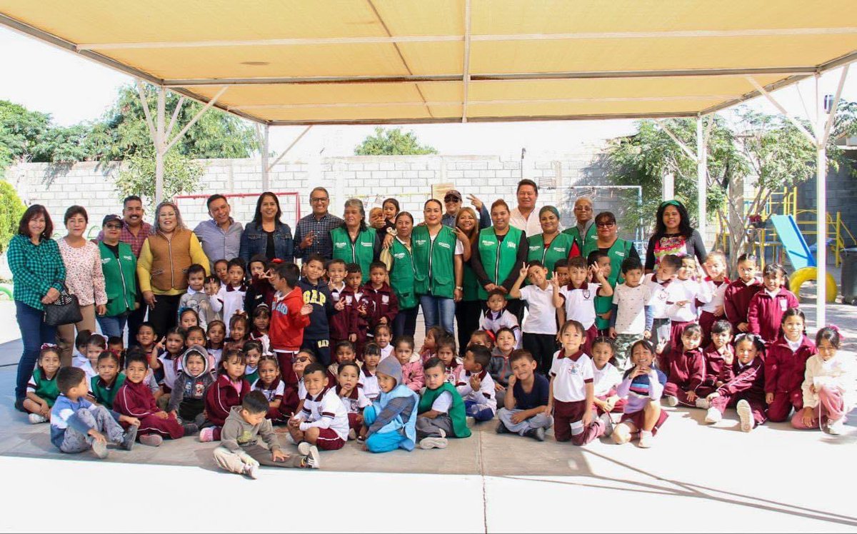 charro_rl's tweet photo. El día de hoy, hicimos entrega de la construcción de la Barda Perimetral en el Jardín de niños Manuel Acuña, de la Colonia Carolinas. 

Somos un Gobierno Cumplido y que da Resultados. 

@manolojim 
#JuntosLoHacemosMuchoMejor✌🏼 https://t.co/n0Qpl4qeEl