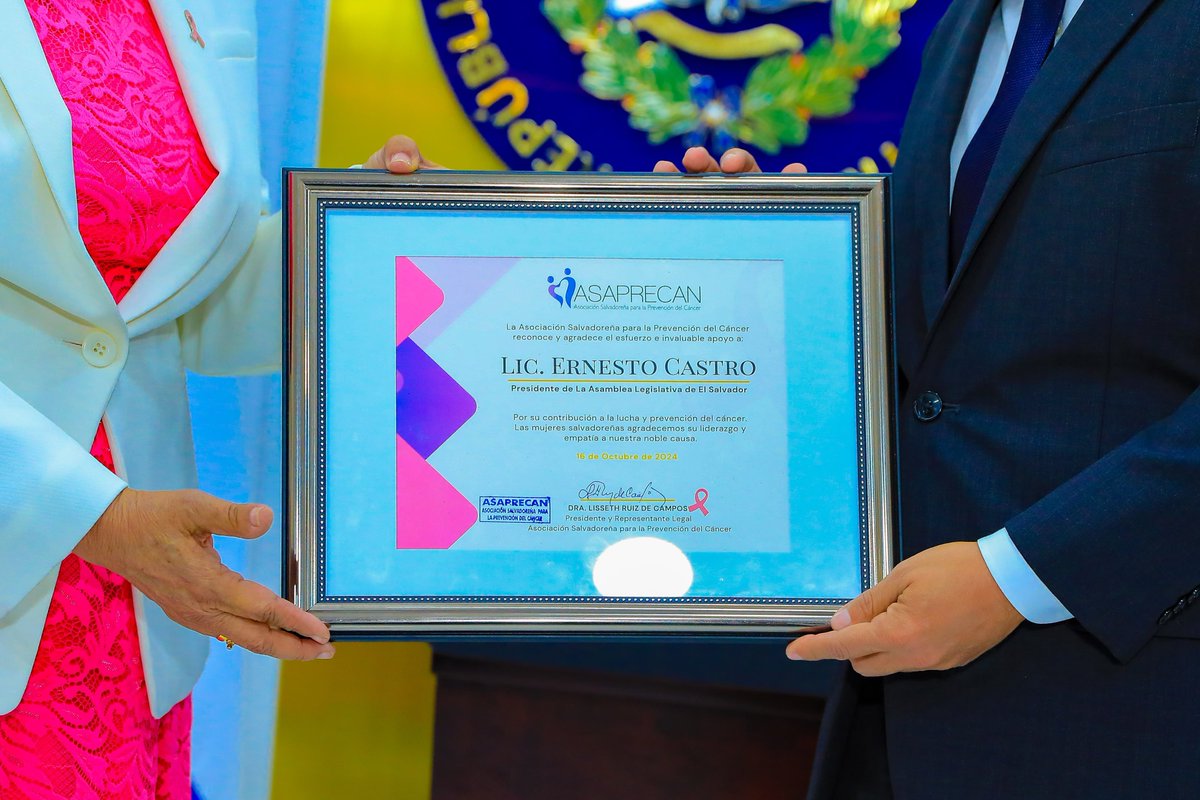 ECastroES's tweet image. Agradezco, en nombre de la @AsambleaSV, el reconocimiento de @ASAPRECAN por el apoyo que hemos brindado a esta organización que lucha contra el cáncer de mama en nuestro país.

Nos solidarizamos con las familias salvadoreñas que se enfrentan a esta enfermedad. Que Dios les ayude…