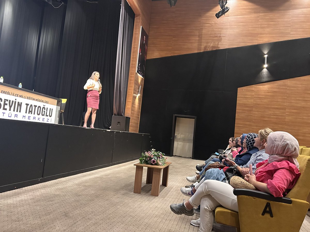 Yazar Sultan Serdar Doksöz, öğretmenlerimizle yazarlık atölyesi düzenledi ve “Nasıl yazar olunur?” sorusuna yanıt verdi. Keyifli geçen etkinlikten birkaç kareyi sizlerle paylaşıyoruz.