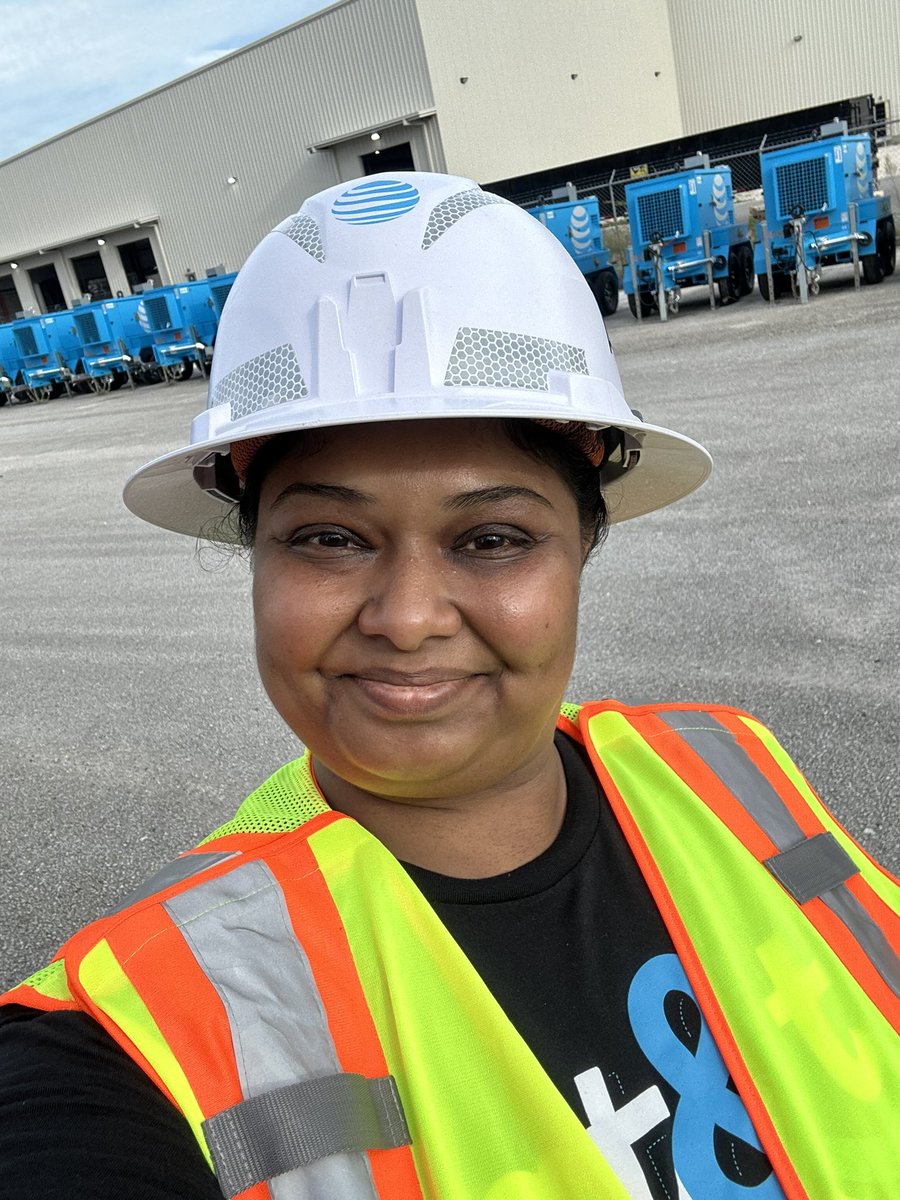 JhankiBryan's tweet image. I spent two weeks supporting communities in Florida and Georgia with my peers as a volunteer with our Network Disaster Recovery team. We made sure our customers could communicate as soon as possible post Helene. My normal day role is a retail trainer. #LifeAtATT @TeamLDLIFE