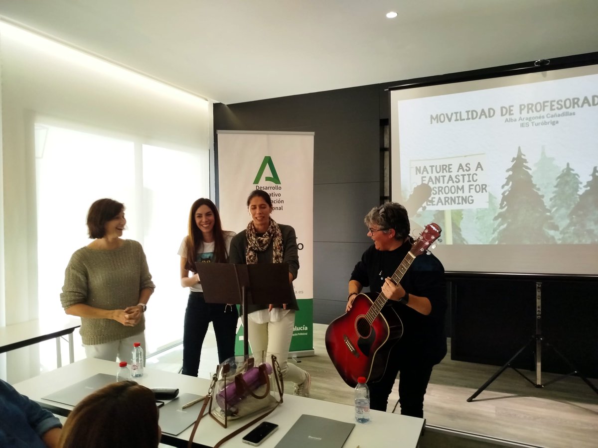 Tarde de intercambio de experiencias en el inicio de nuestro #ErasmusDays. Continuamos sumando centros al consorcio del CEP Aracena. #TeachersonTour
<a href="/EUErasmusPlus/">Erasmus+</a>
.
<a href="/sepiegob/">SEPIE</a>
<a href="/ceparacena/">CEP Aracena</a>
<a href="/Pluri_Huelva/">Plurilingüismo Huelva</a>
<a href="/ordenacioneduhu/">Servicio de Ordenación Educativa Huelva</a>