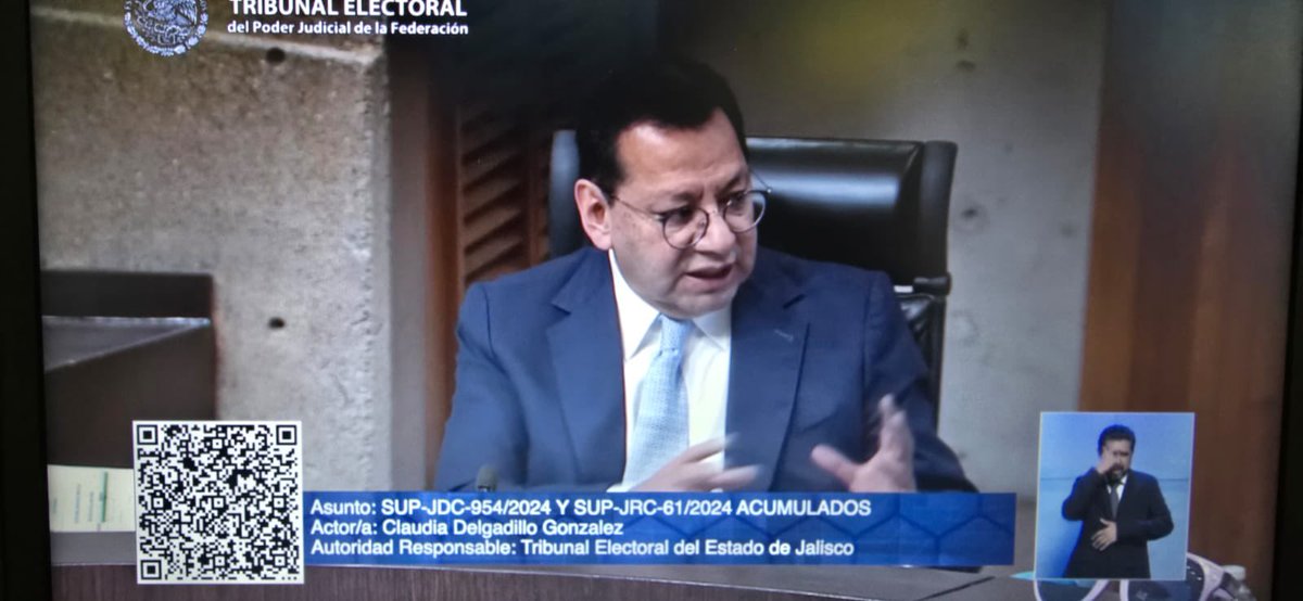GabyCardenas's tweet photo. .@PabloLemusN es Gobernador electo oficialmente por la Sala Superior del Tribunal Electoral del Poder Judicial de la Federación.

Es algo que ya sabíamos y sobre todo que la ciudadanía decidió, pero que hace unos minutos la última instancia legal lo validó.

La verdad siempre triunfa.

¡Felicidades Jalisco!