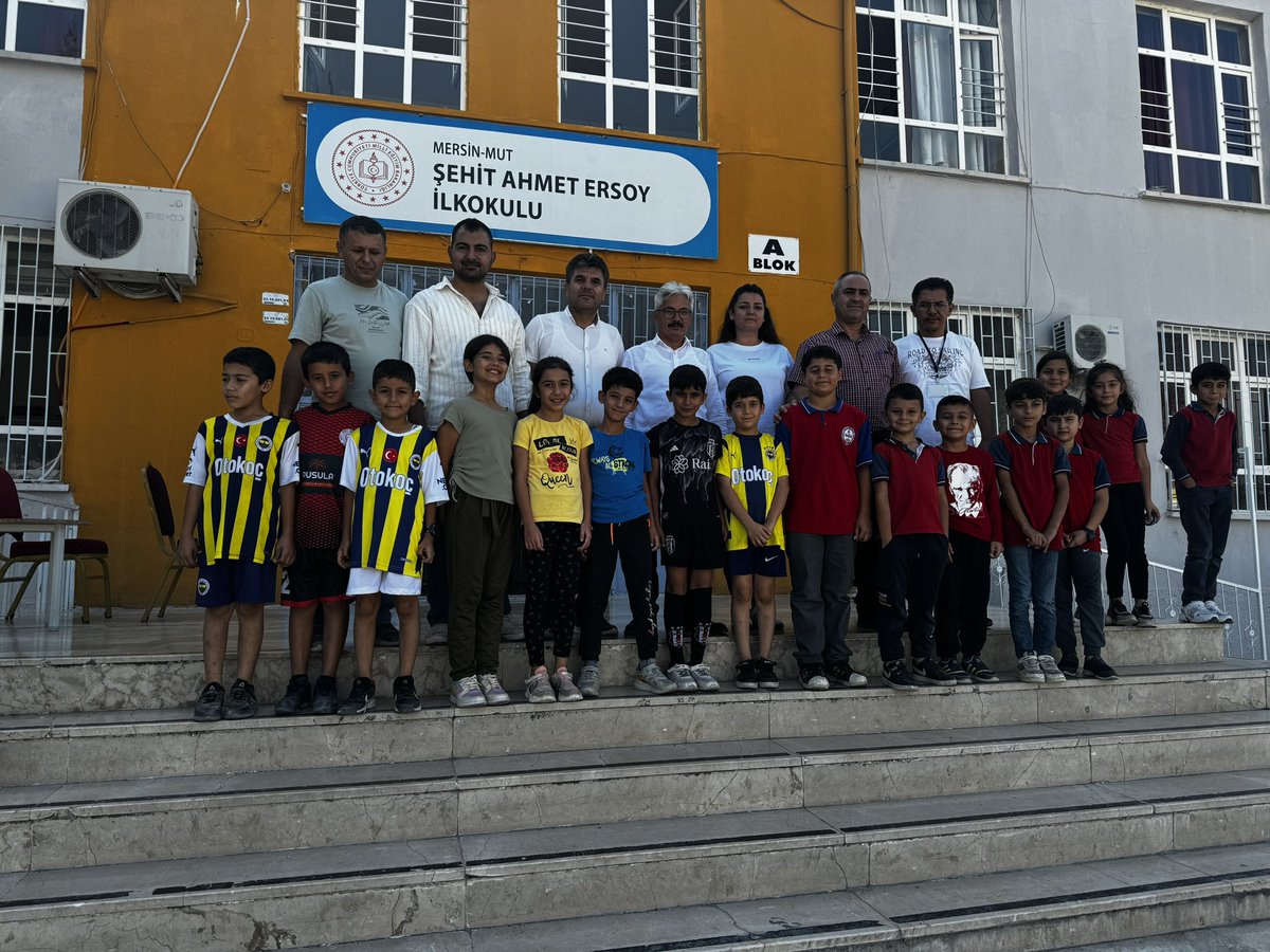 mut_mem's tweet photo. İlçe Milli Eğitim Müdürümüz Sn.@erddlk33 @sehitahmetersoy, Öğrenci ve öğretmenlerini ziyaret edip sohbet etti. 
@tcmeb 
@Yusuf__Tekin 
@MersinMEM 
@fazilet_durmus https://t.co/ddn7aGQbCA