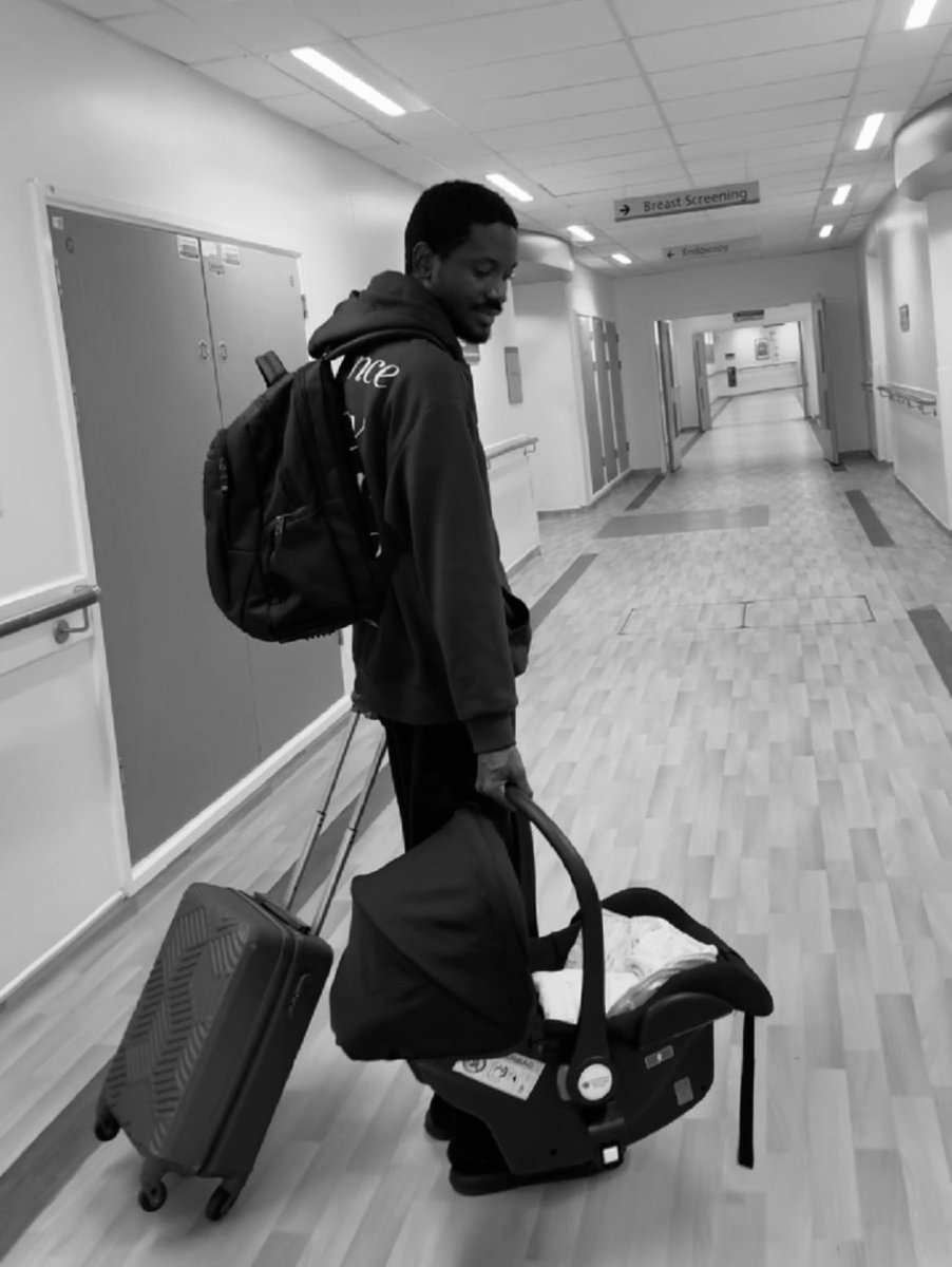 thisisFecko's tweet photo. Second week carrying out daddy duties. It’s been beautiful and overwhelming. 🙏🏾❤️#NewBornDad #Blessed https://t.co/x6GhuFTy9r