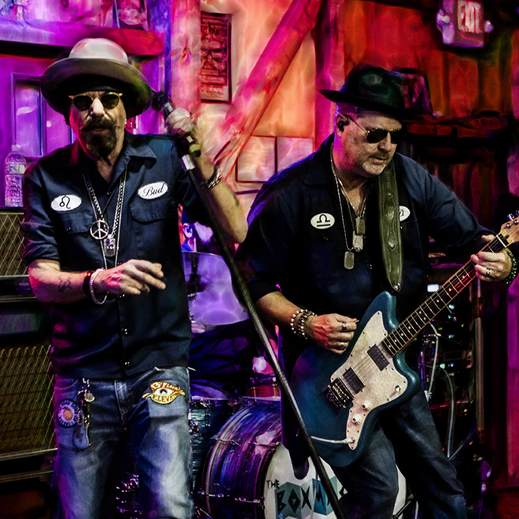 DarylsHouseClub's tweet image. Billy Bob Thornton and The Boxmasters brought the house down with their hard-driving rock n' roll. Everyone hopes this show returns to Daryl's House! Thank you Rick Pauline for the shots. #rickpauline #billybobthornton #theboxmasters #darylshouseclub