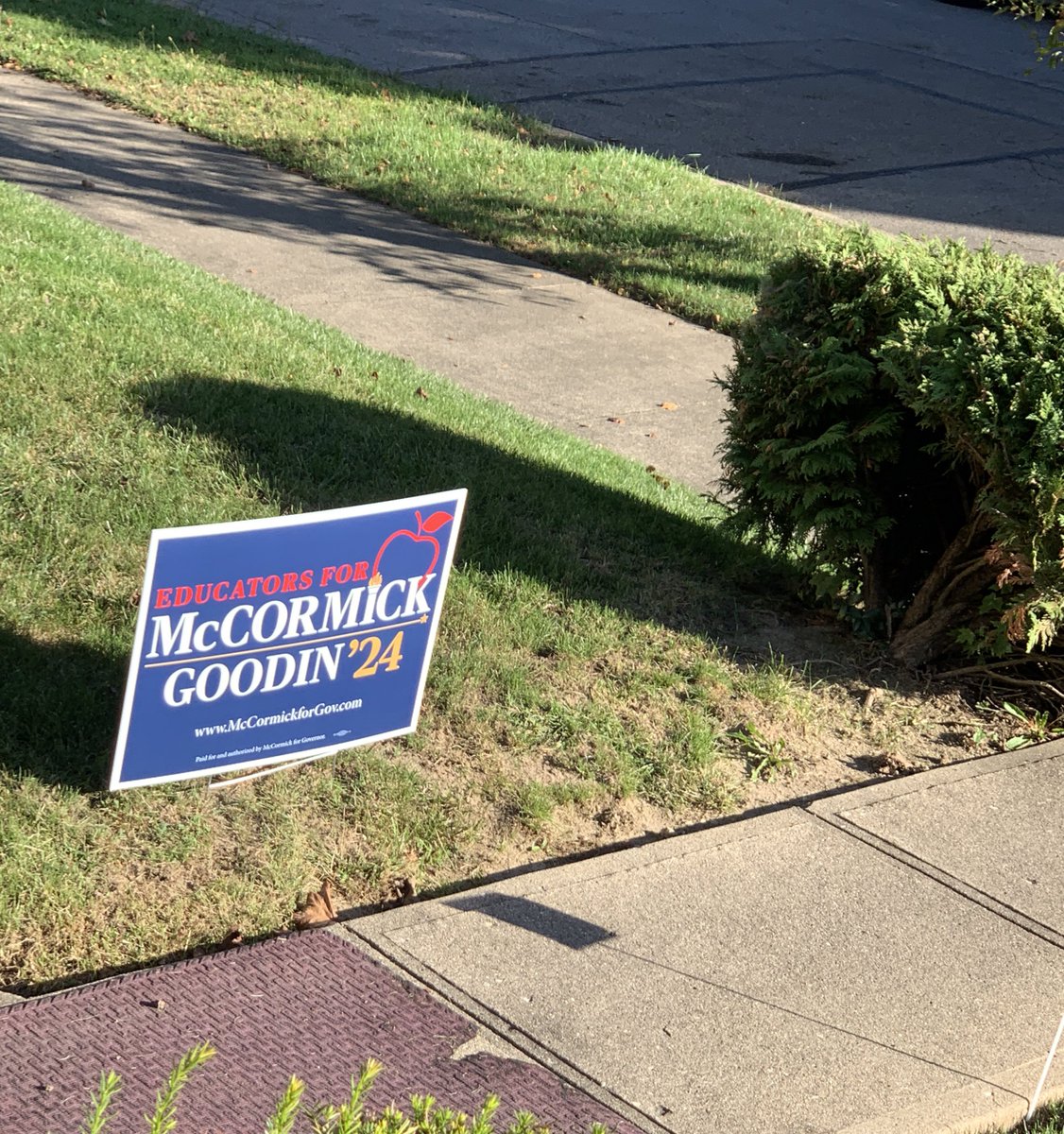 Wetzel125's tweet photo. I voted EARLY for WOMEN’S RIGHTS and EDUCATION! 💙

Little BLUE in a red state! 💙

Encouraging EVERYONE to VOTE!!!!!💙

@mccormickforgov @KamalaHarris @Tim_Walz @TheDestinyWells @McCray4USSenate 

#votingforDEMOCRACY💙 https://t.co/wAUF5GlVr0