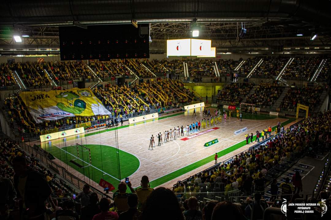 La afición del Jaén Paraíso Interior (Foto: Pedro J. Chaves/JPI).