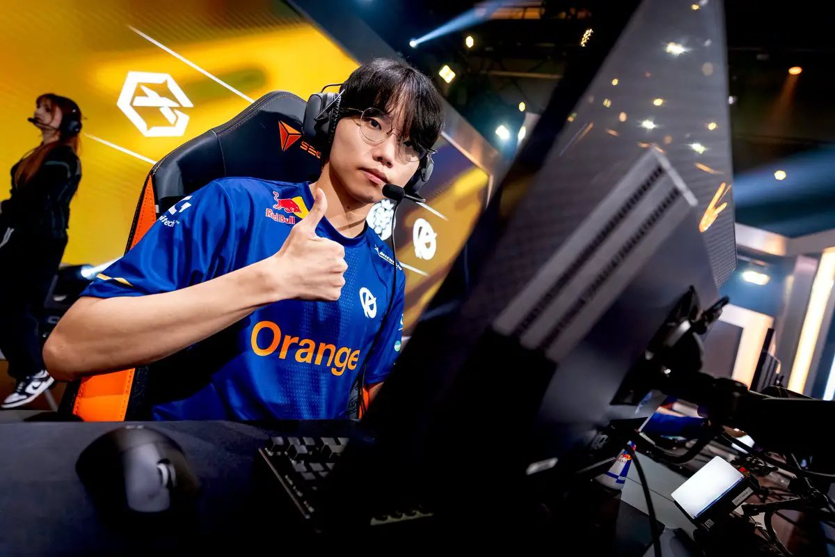 PoulpyLibre's tweet photo. Canna il a pas cherché à revenir en LCK il a voulu direct revenir chez nous ! 💙

MAIS COMMENT DOUTER DE CE MEC !! #KCORP https://t.co/z0eJNroYGE