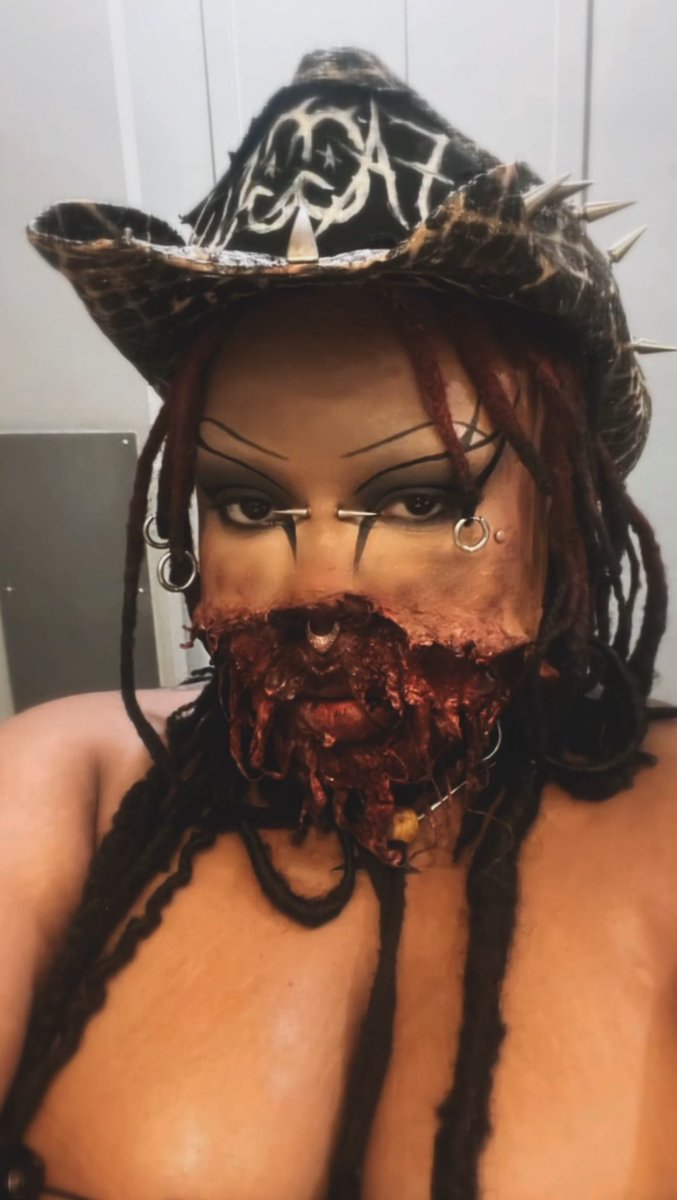 DicSlingSlasher's tweet photo. Don’t you love when your face falls off, 

#SFX #gross #gore https://t.co/o4Wro33ug5