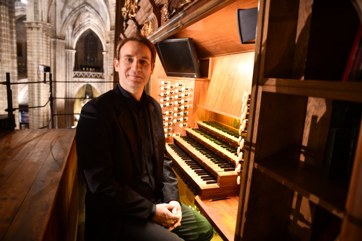 🎶 Més de 200 persones han assistit al primer concert del Cicle d'Orgue de la Catedral de Barcelona, interpretat per l'organista de la Catedral de Poitiers, Olivier Houette.  

#CicleOrgueCatedral