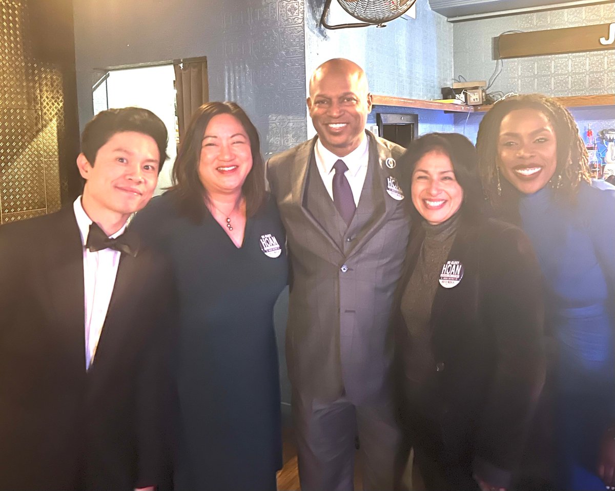 ChrisWelch_JD's tweet photo. So many people came out last night to celebrate my friend, Rep. Hoan Huynh’s birthday, and to celebrate all he’s doing to uplift Illinois! 🎉 @hoandhuynh is showing people that a better future is possible when we are united, not divided. #Unity #UpliftIL https://t.co/RMwMQFBn2V