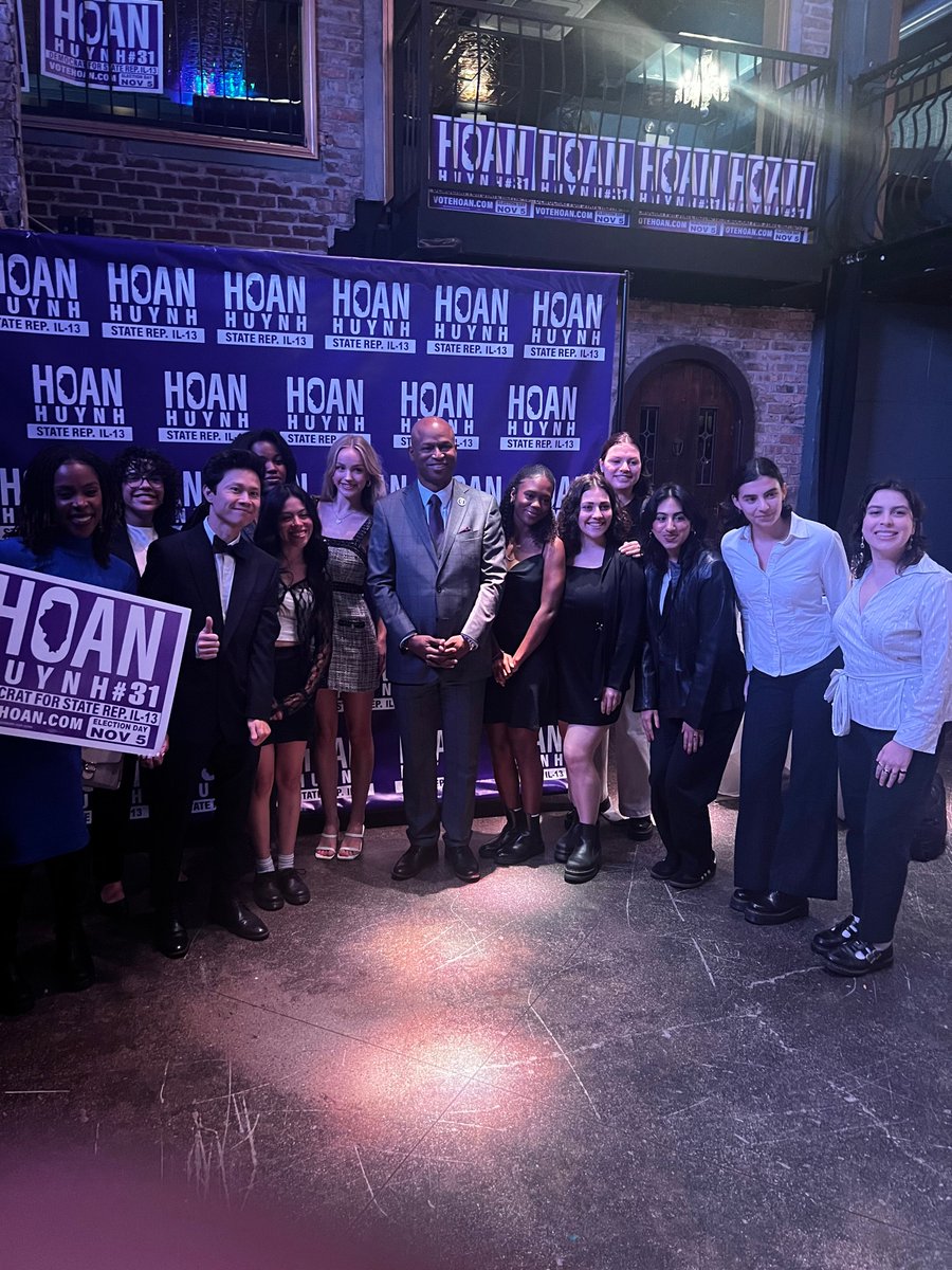 ChrisWelch_JD's tweet photo. So many people came out last night to celebrate my friend, Rep. Hoan Huynh’s birthday, and to celebrate all he’s doing to uplift Illinois! 🎉 @hoandhuynh is showing people that a better future is possible when we are united, not divided. #Unity #UpliftIL https://t.co/RMwMQFBn2V