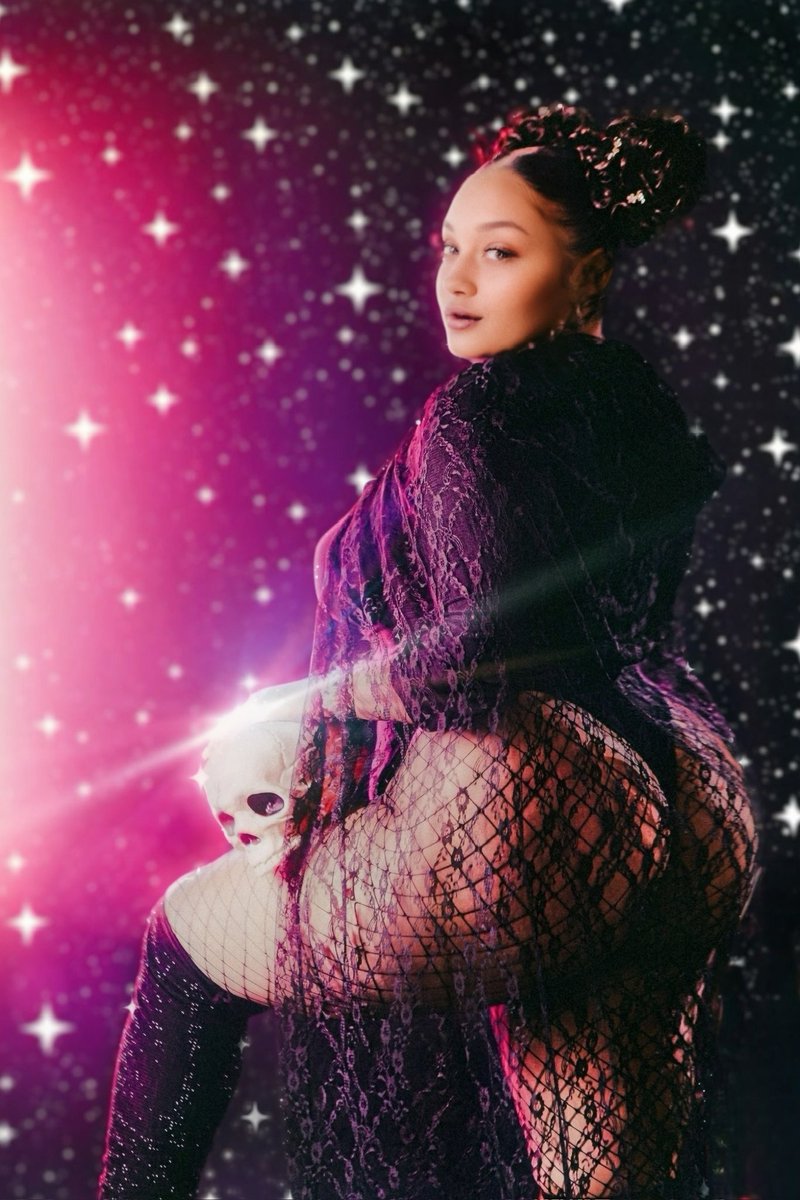 _haleaa's tweet photo. Spooky Szn 👻🎃📸 https://t.co/JV85VoICab