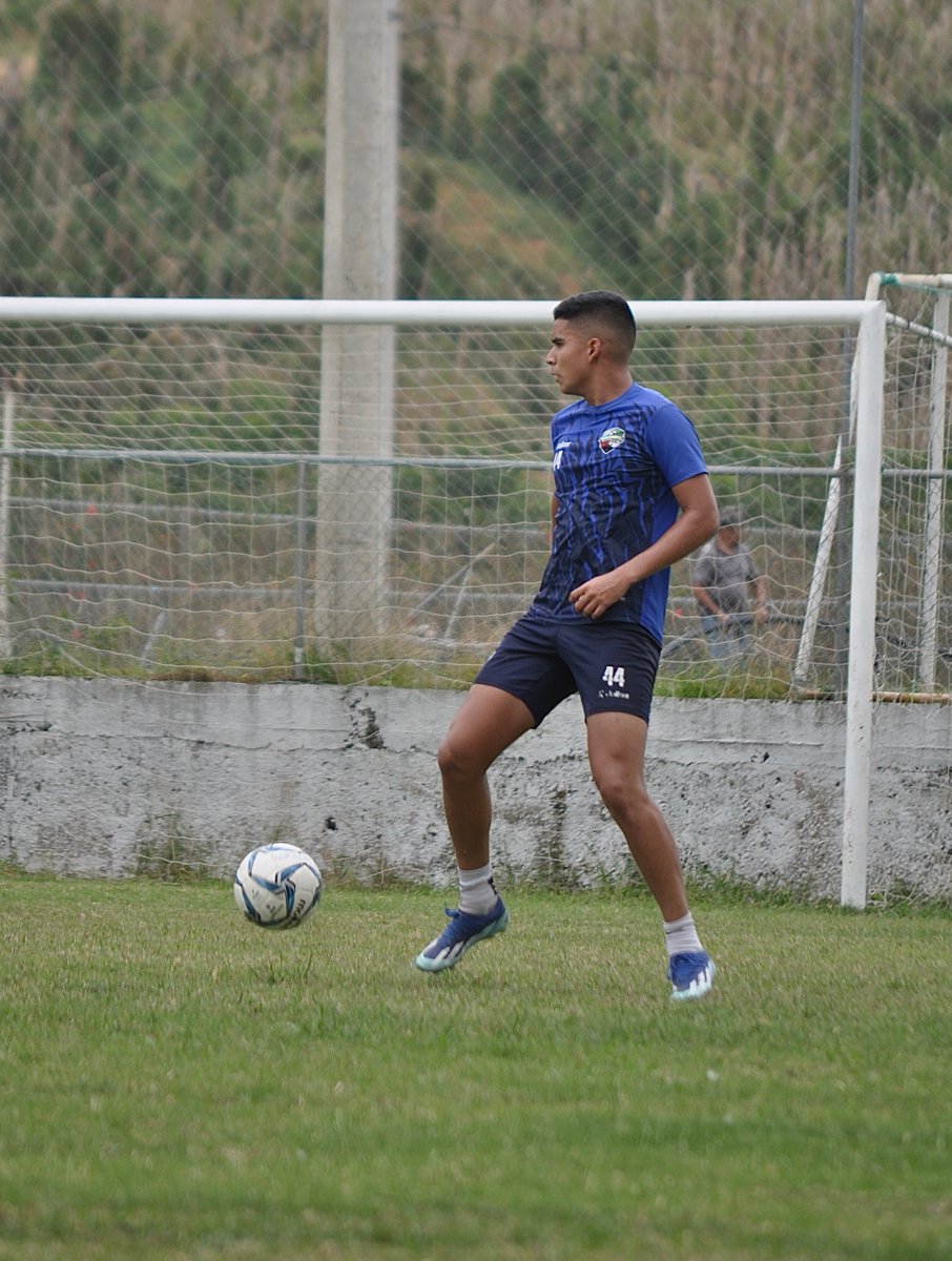 NewPorto_Fc's tweet photo. Miércoles de Fútbol Táctico. ⚽️🥅

#PrácticaNewPorto⚽️
#VamosNew🩵
#TodosJuntos🫱🏼‍🫲🏾
#AscensoNacionalEcuabet🇪🇨 https://t.co/PhH1YAQlxQ