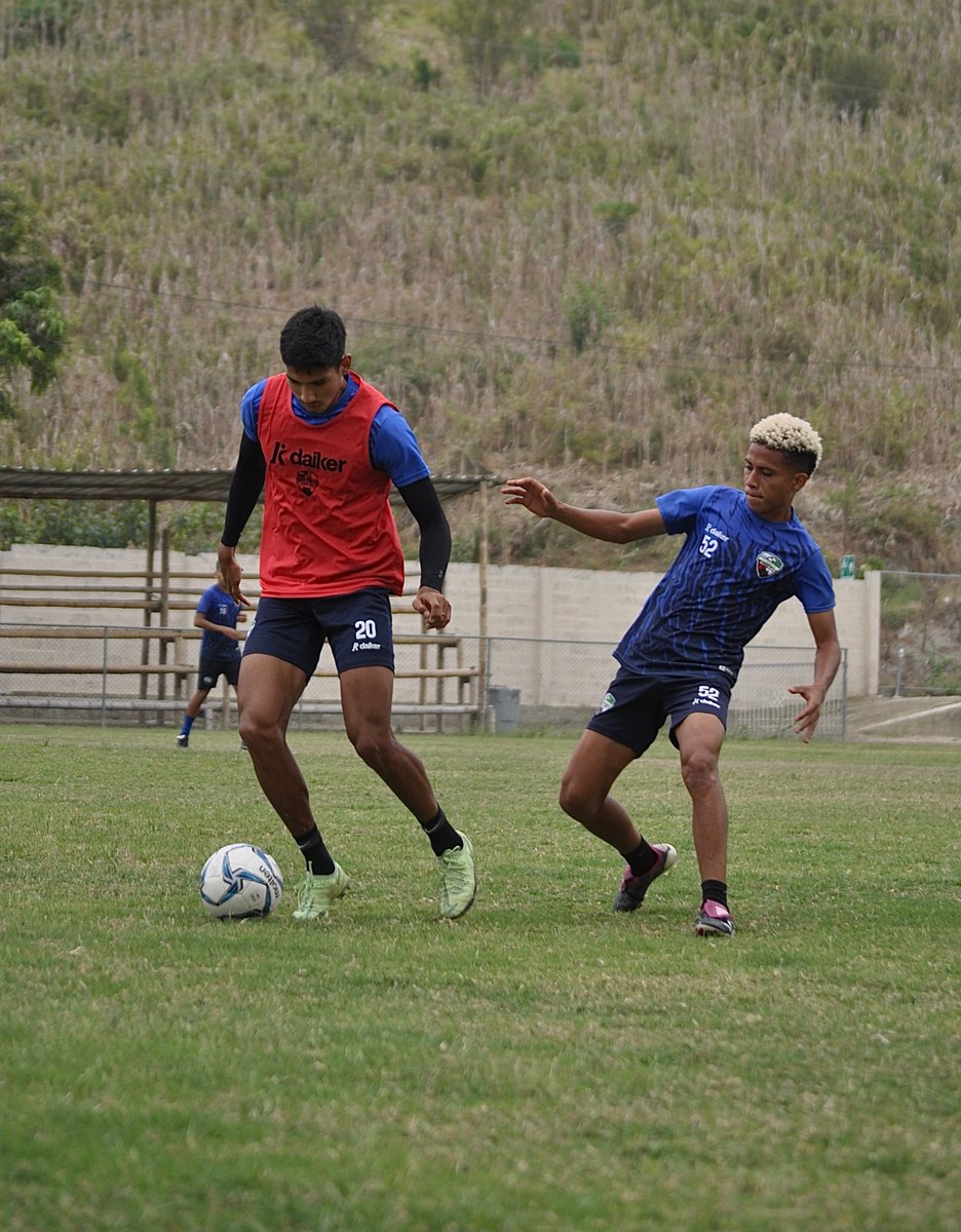 NewPorto_Fc's tweet photo. Miércoles de Fútbol Táctico. ⚽️🥅

#PrácticaNewPorto⚽️
#VamosNew🩵
#TodosJuntos🫱🏼‍🫲🏾
#AscensoNacionalEcuabet🇪🇨 https://t.co/PhH1YAQlxQ