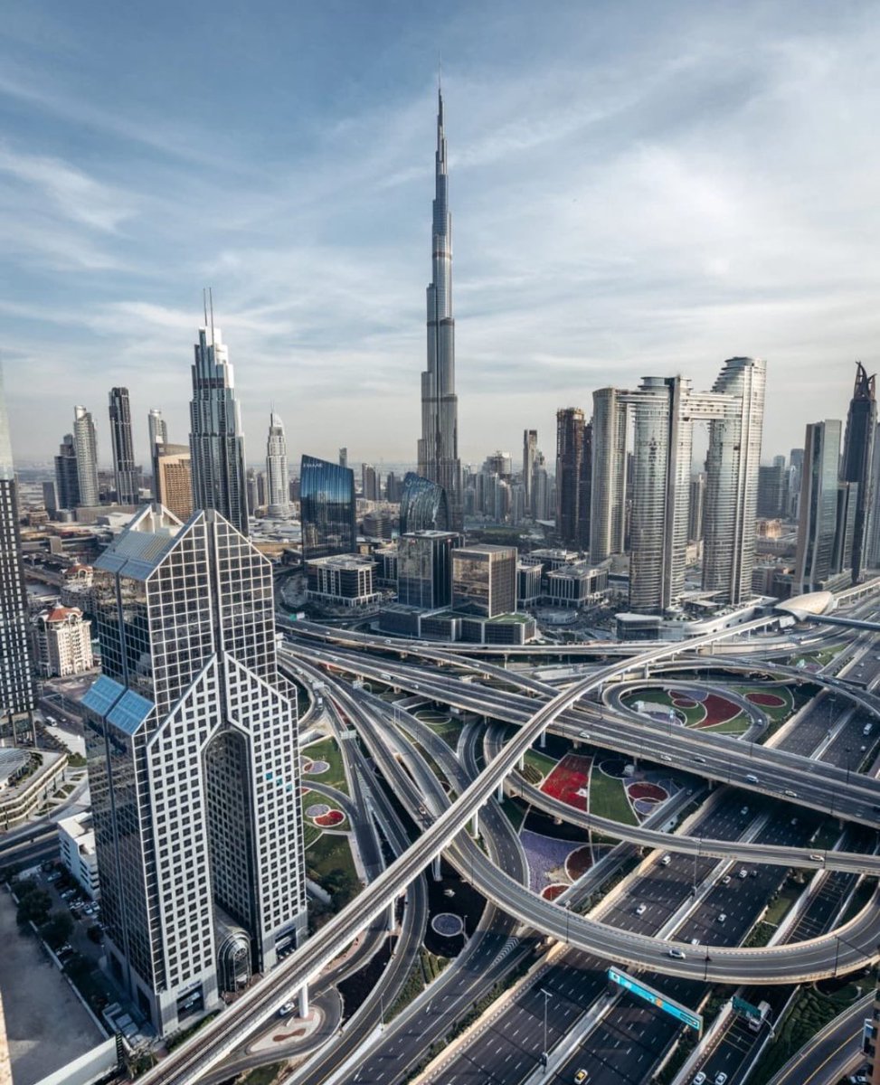 #دبي 🇦🇪

أصبحت دبي وجهة مفضلة للأثرياء والمغتربين من مختلف أنحاء العالم .

ومركزاً للشركات العالمية ، ما يعزز مكانتها في عالم الأعمال ✌🏻

دبي كوكب آخر ❤️