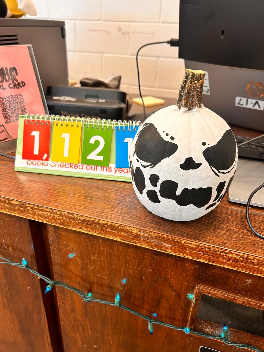 lhsmediacenter's tweet photo. We’re having a spoooooky time in the library. Come check out our pumpkins 🎃. We’re so proud of them! https://t.co/gr9pjdtB3k
