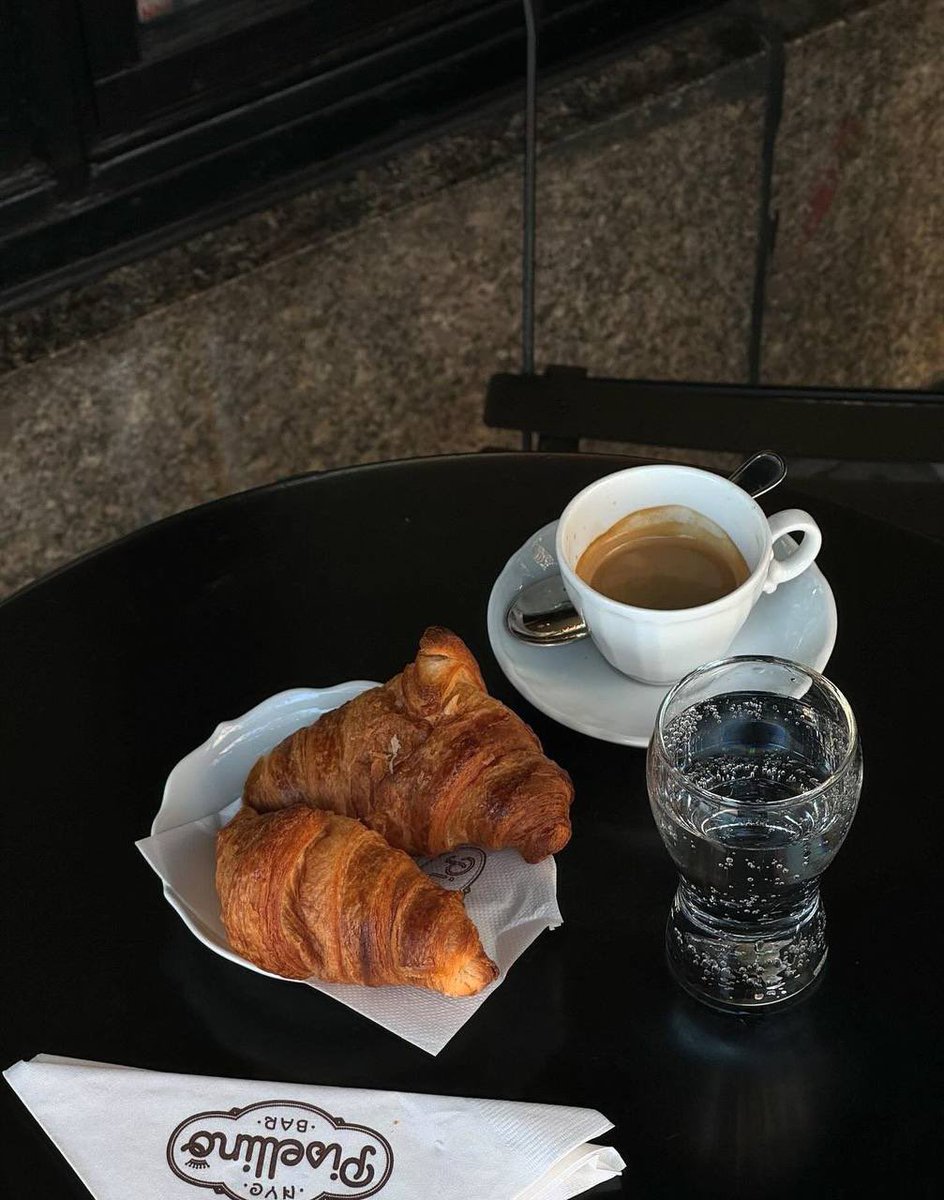 يا وجهٍ ماعطى إلا الفرح من يوم قابلته.