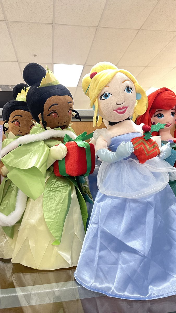 Why did they do Tiana dirty like this????? No pupils or eye whites and her eyes look red 😭