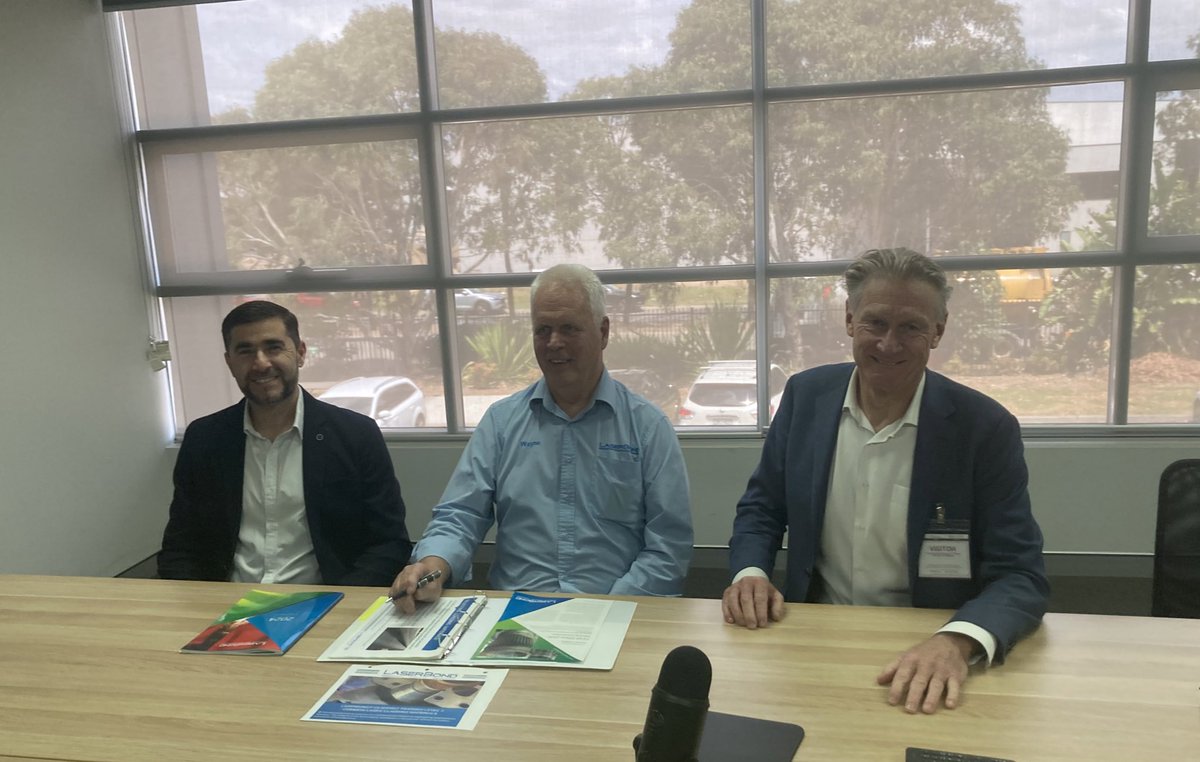AnnaParadowska1's tweet photo. We’re so excited to officially sign our first @Sydney_Uni #ACMCRC project with industry partner #LaserBond. We’re looking forward to explore materials challenges and automation in metal matrix composites for extreme environments. #LeadershipForGood https://t.co/YbTWdcxuBU