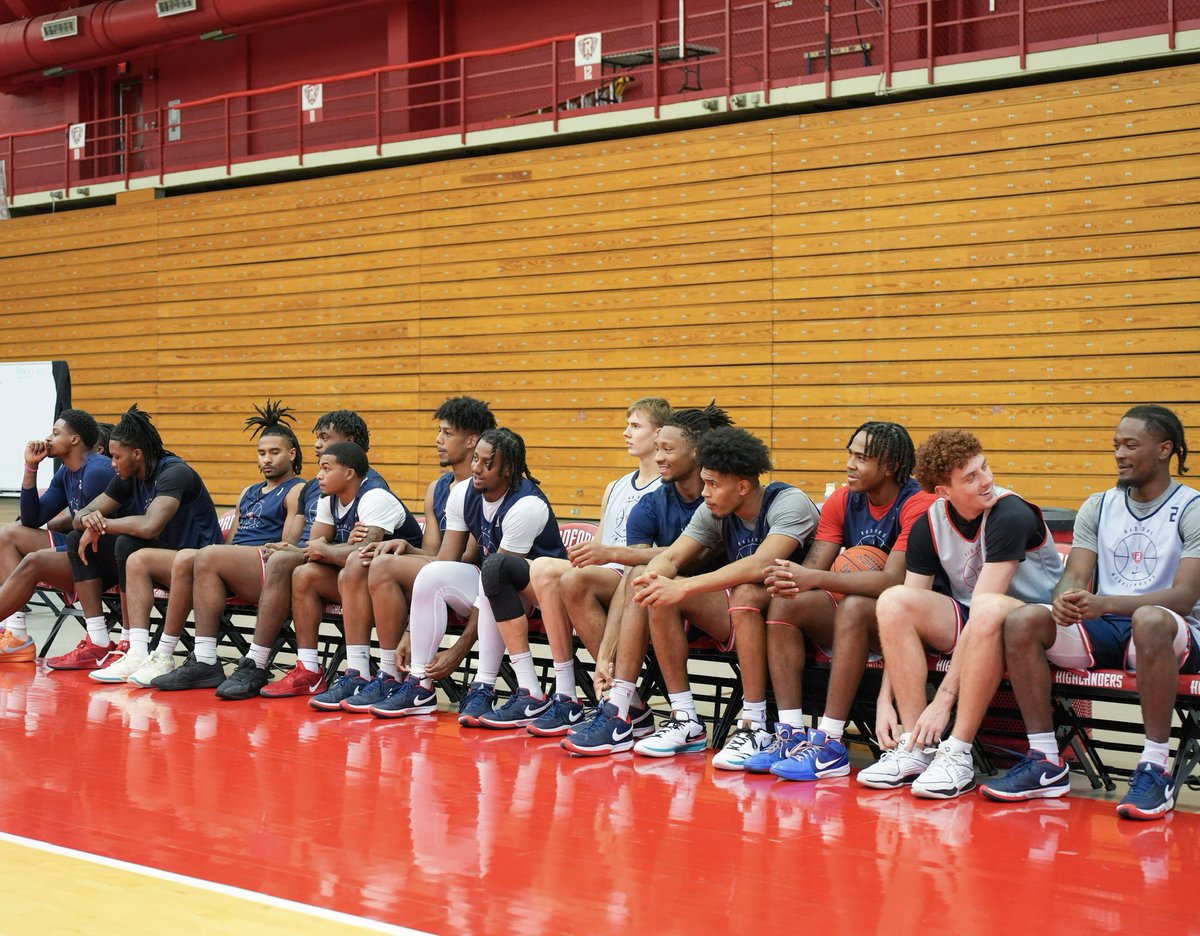 RadfordHoops's tweet photo. Competing together 🛡️🏀

#RiseAndDefend | #BigSouthMBB https://t.co/fS2YbX9sBB