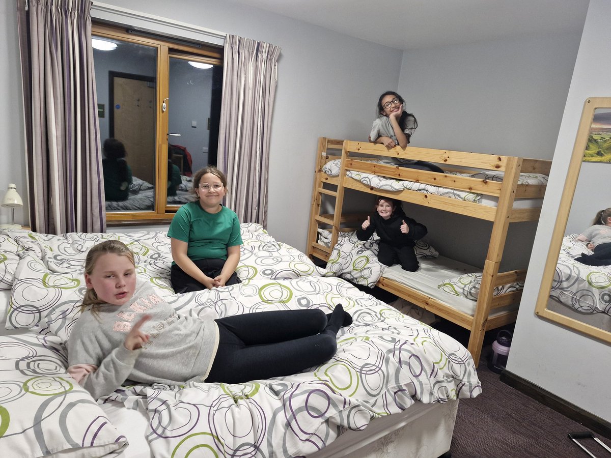 HBMrsBentley's tweet photo. Beautiful bed making in woodlands 👍 @HartleyBrookPri https://t.co/uumlfLU1wV