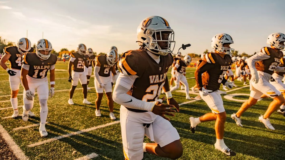 After a great conversation with <a href="/ROADS2GREATNESS/">Dayven Coleman aka “Coach DayDay”</a> I am proud to announce my first Division 1 offer to Valparaiso University. I first want to thank God and the blessings he has provided me with. I want to thank all my coaches especially my coach <a href="/IrvingMykee/">Mike Irving</a> . AG2G.