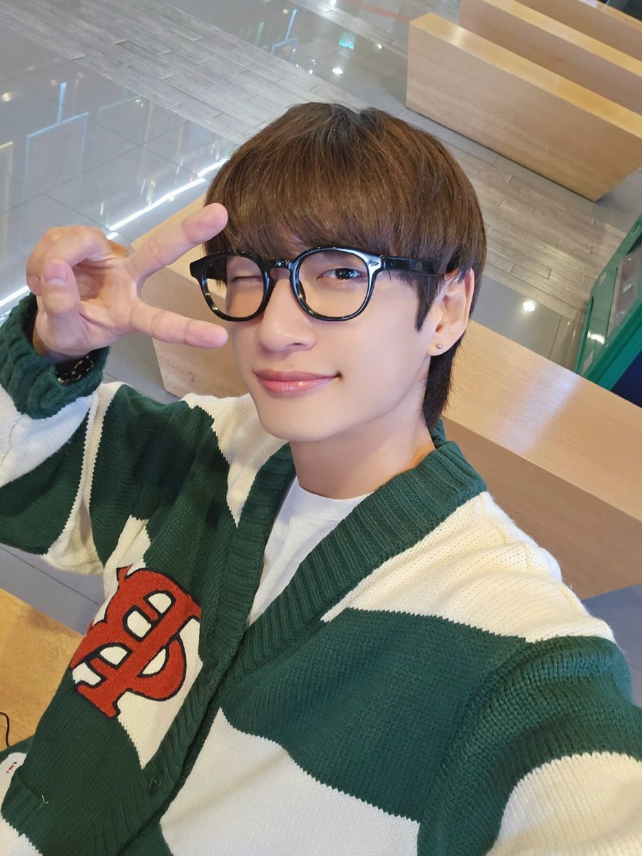 OMEGAXBR's tweet photo. 🦮 | 16.10.24 OXTWT (@OmegaX_members)

"você sabe que eu gosto muito de você, né? 😆💚💜"

#OMEGA_X #오메가엑스
#태동 #TAEDONG https://t.co/nHNh9Dny5W