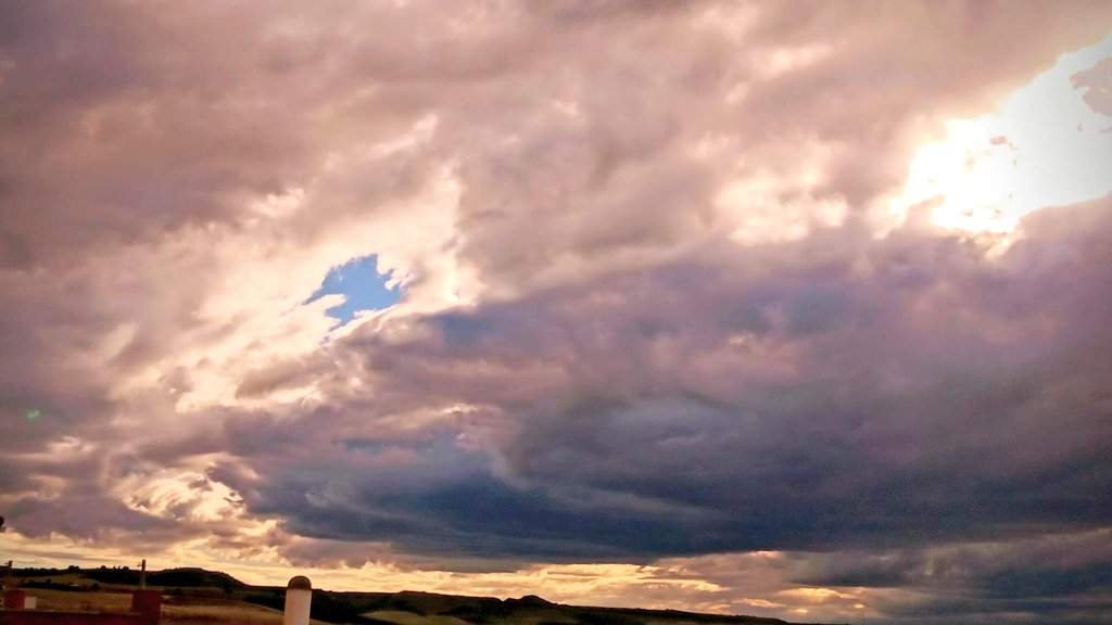 "El ejemplo tiene que venir por el camino de la vida tangible, y no simplemente por el de los libros", F. Nietzsche.
He intentado dar ejemplo, y acudir a los 📚 o ✍️, pero observo una sociedad sorda😞.
#DiaMundialContraElDolor
#BuenasNoches