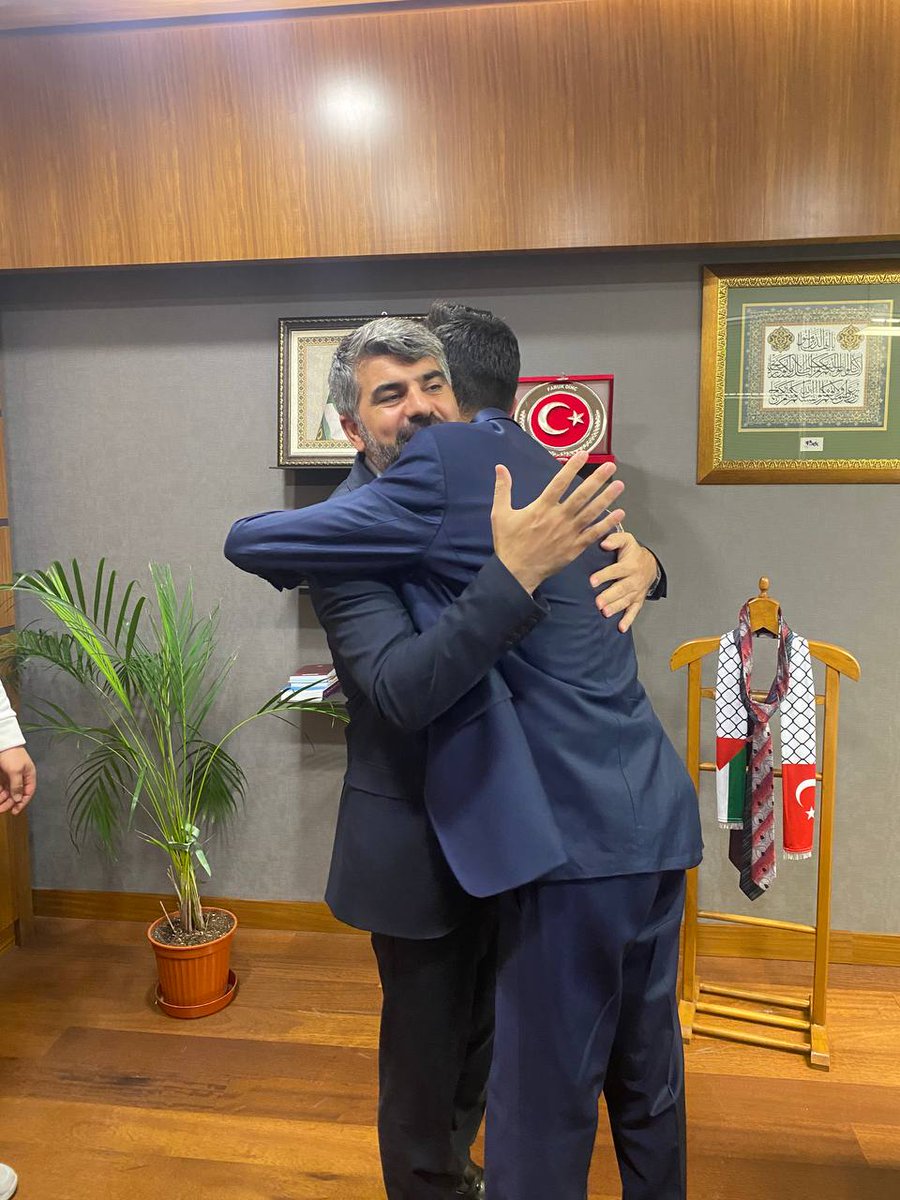 Bugün ortopedi teknikerlerini temsilen arkadaşlarımız Mersin milletvekili Faruk Dinç bey ile Branşımızın tüm sorunlarını, atama konusunda yaşanan sorunlar görüşüldü. Bize zaman ayırdığı için sayın Milletvekilimiz Faruk Dinç 'e teşekkür ederiz. <a href="/FarukDinc_/">Faruk Dinç</a>