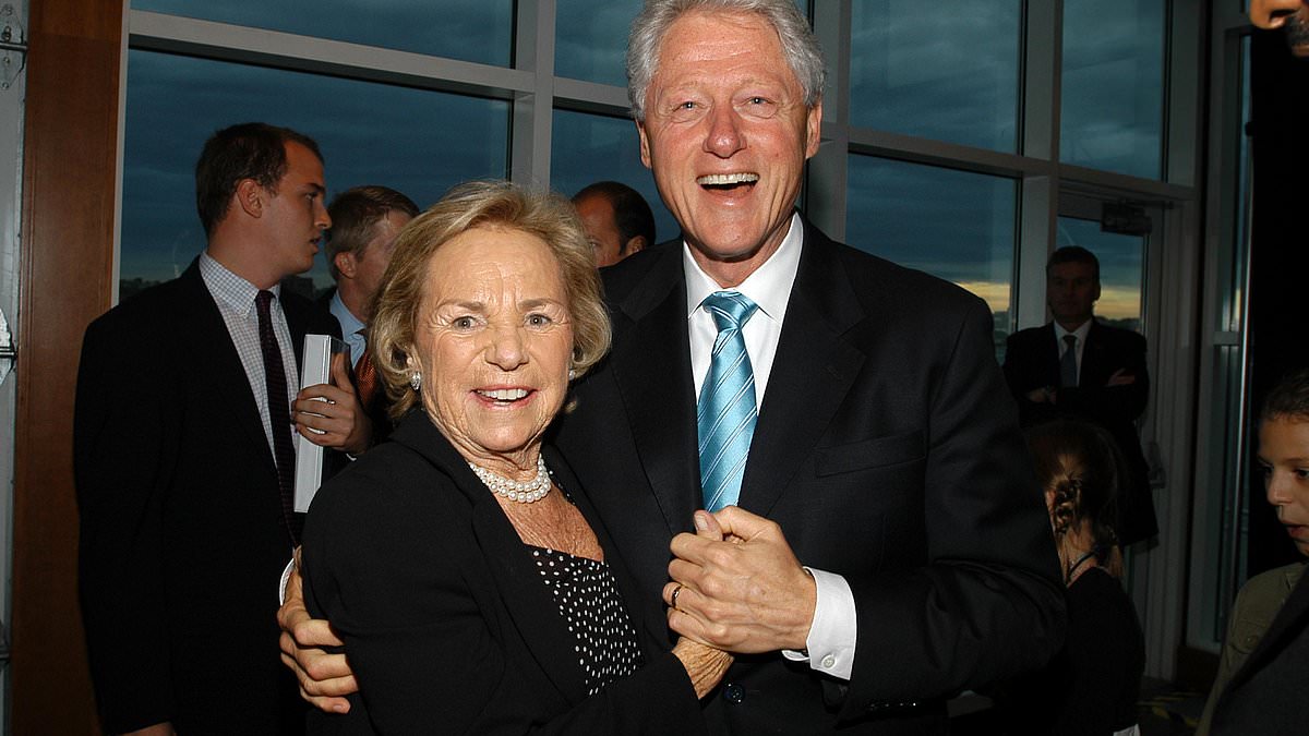 Bill Clinton calls Ethel Kennedy the 'cat's meow' who would 'flirt' with him in bizarre funeral eulogy trib.al/5ezI4WF