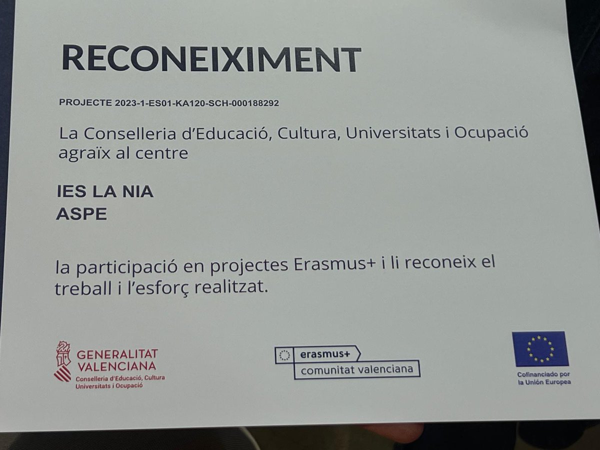 Asistencia a la Jornada Inicial para Proyectos KA-1 que apoya a los centros incorporados a los proyectos Erasmus+ durante este año además de la entrega de los reconocimientos correspondientes. Han asistido el coordinador Erasmus, Héctor Pavía y la profesora, Esther Jiménez.