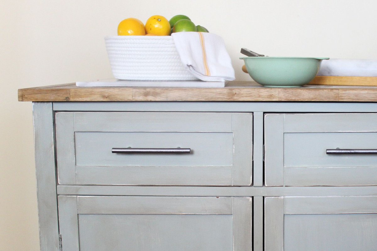 559Realestate's tweet photo. Have you ever bought something new but wished it looked antique? 🤭

Want to make a piece of newer furniture look like an antique? 🤔

This distressing technique 📝 will teach you how to age wood using paint and
 https://t.co/Yq0pIztPup https://t.co/vdQmdOpbgn