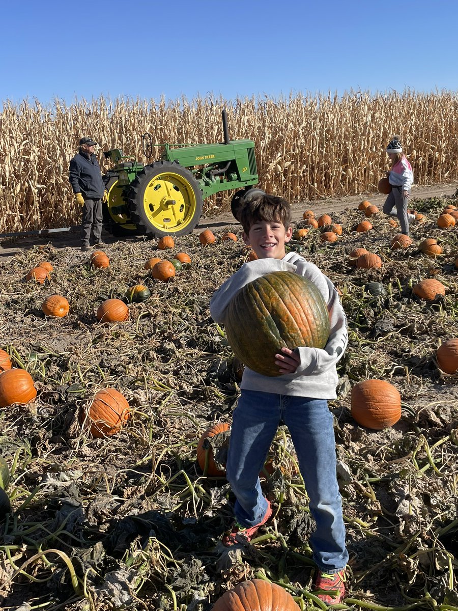 k_phillips28's tweet photo. Nothing beats a day at the pumpkin patch!! 🎃 https://t.co/P9QoimcRos