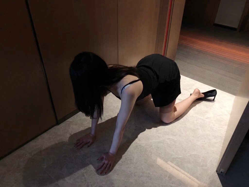 James_sky21's tweet photo. 调教的小母狗一开门自己就进来了
@KawasawaSen 
@ToBulma 
@hsh6669 
@meiridasainice https://t.co/mkgNMHnl2a