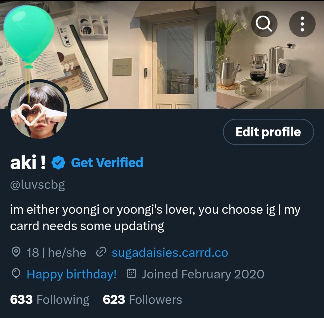 do they still have balloons for birthdays? mines glitched in the corner