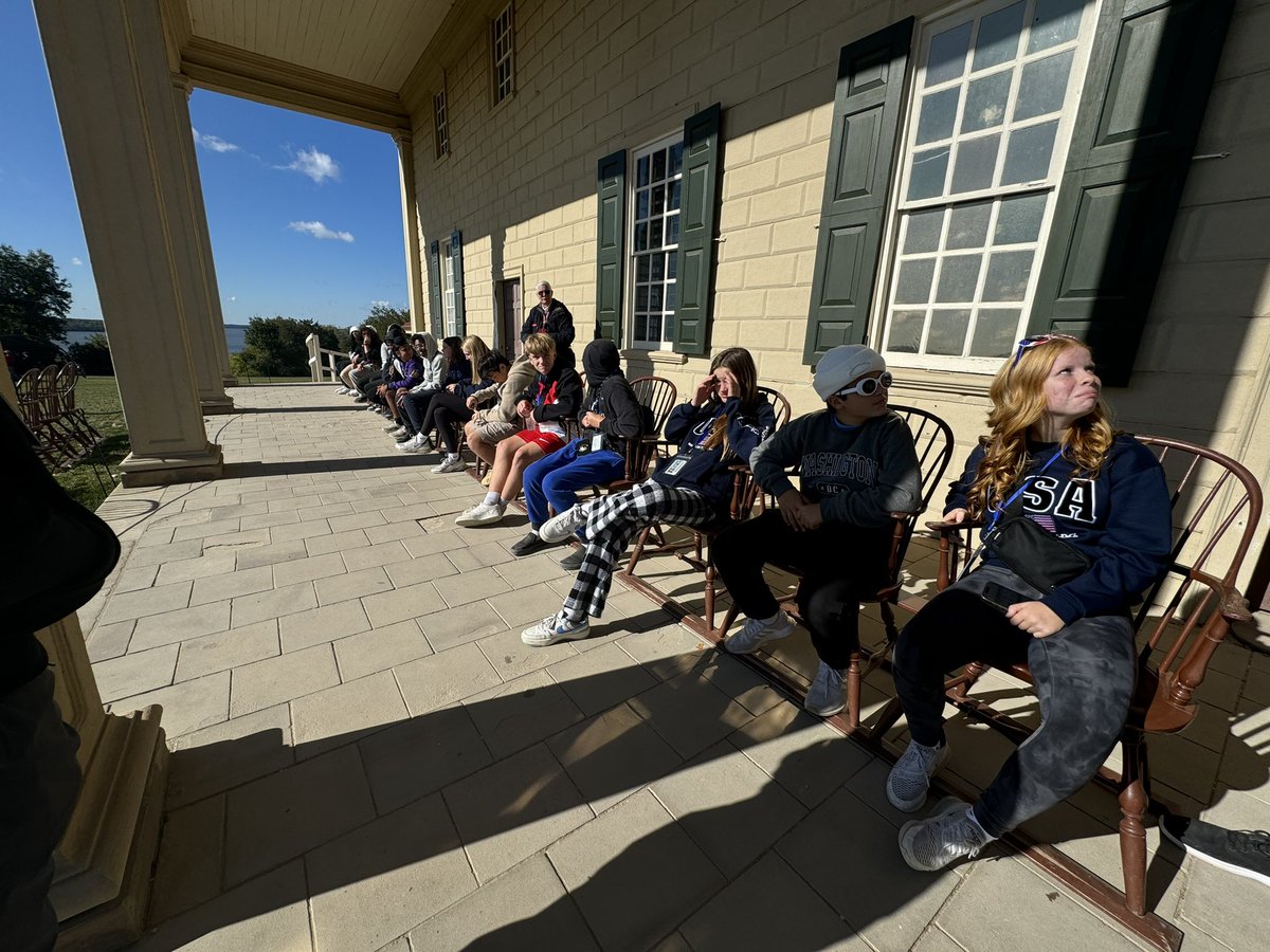 HMSBus2_DC2024's tweet photo. Inside the Mount Vernon mansion — 21 rooms and over 11,000 square ft. https://t.co/Rhwy17Dy2e