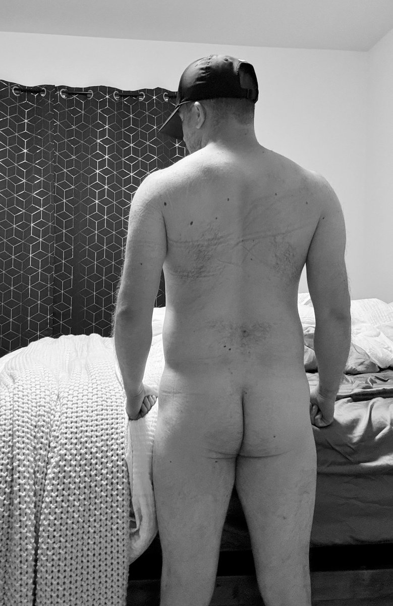 chasex110's tweet photo. Love your body. Also who wants to join me in my bed? 😉 https://t.co/lbprTTHKL5