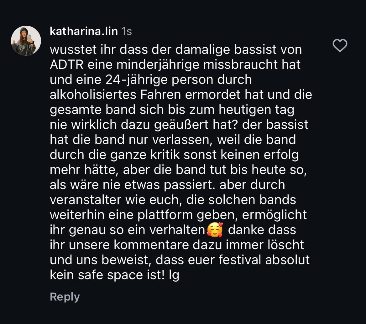 alinakfka's tweet photo. falls ihr zum vainstream gehen wollt, vielleicht solltet ihr euch das nochmal überlegen, weil ein safe space für frauen wird es auf jeden fall nicht sein, wenn jeder kommentar gelöscht wird, der auf ihr problematisches lineup hinweist :-) https://t.co/ZRQim5fvS3