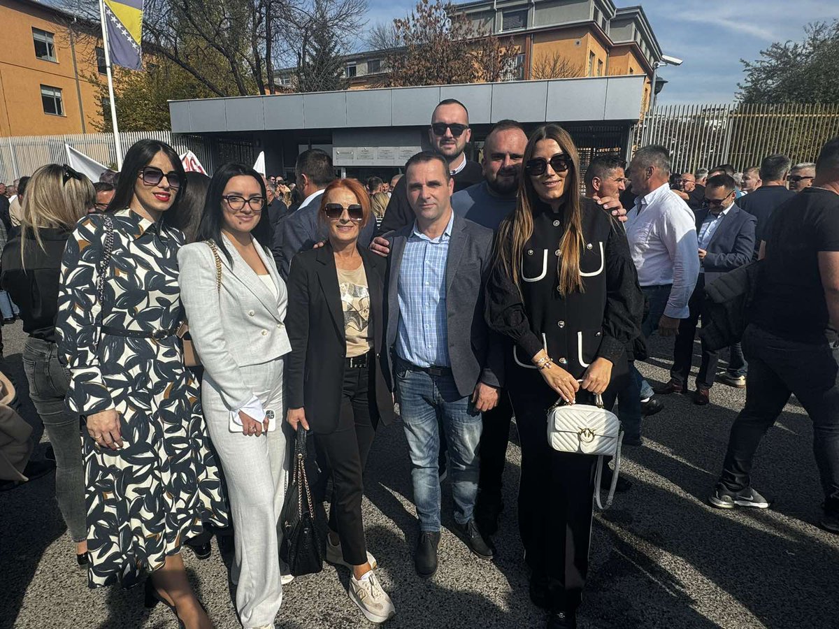 Никад већа подршка предсједнику Додику <a href="/MiloradDodik/">Милорад Додик</a> на политичком суђењу у Сарајеву. Милорад Додик никада неће прихватити никакве понуде на штету Републике Српске!