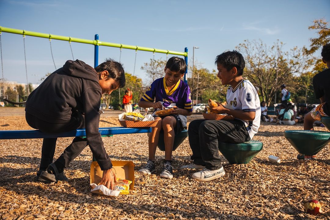 When school is out, kids can eat at community sites, Minneapolis Park and Recreation and Hennepin County Library locations. 🍎🌮🥕 mpschools.org/community-sites

<a href="/hclib/">Hennepin County Library</a> 
<a href="/MplsParkBoard/">Minneapolis Park and Recreation Board</a>