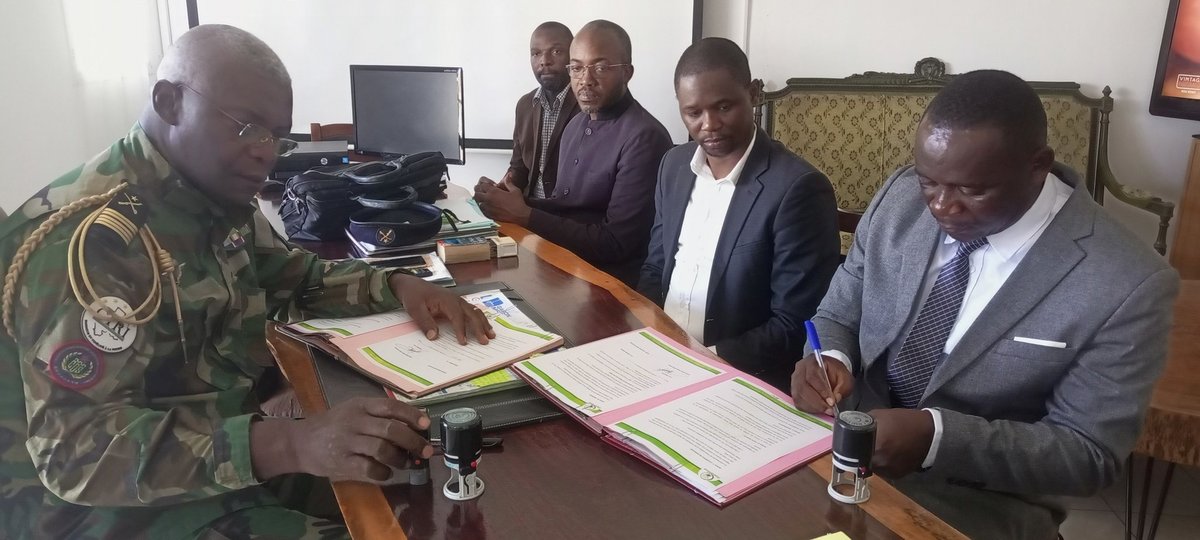 Signature de partenariat entre la société Afan Africa et l'Agence d'Exécution des Activités de la Filière Forêt-Bois. Afan Africa viendra en soutien dans le cadre des inventaires forestiers. <a href="/ForetmerGOUVGA/">Ministère des Eaux et Forêts</a> <a href="/PrimatureGA/">Vice-présidence du Gouvernement Gabonais</a> <a href="/PresidenceGA/">Présidence de la République Gabonaise</a>