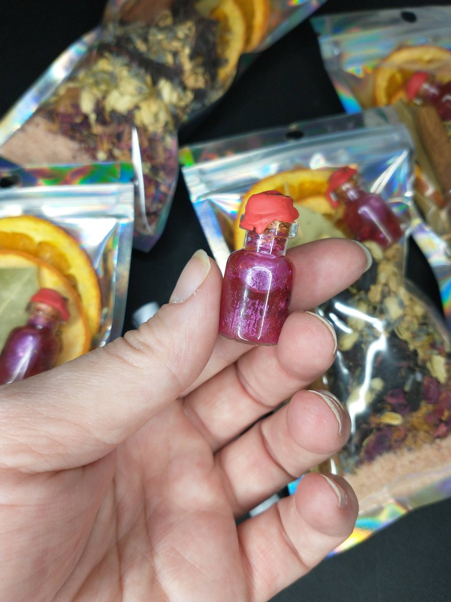 TCWitchBox's tweet photo. Love in the Air Simmer Pot mix with Shimmery Essential Oil Potion Bottle 

Simmer Pots are a great way to Cleanse, Purify, & Send Magickal Aromatic Vibes throughout your home 🏠💗

✨✨✨This is a Simmer Pot created for infusing love into your home 🏠💗✨✨✨
Ingredients:
⋆｡ Himalayan Pink Salt ~ Neutralize Negativity
⋆｡ Rose Petals
⋆｡ Jasmine
⋆｡ Lavender
⋆｡ Hibiscus
⋆｡ Ginger
⋆｡ Cinnamon Stix
⋆｡ Bay Leaves
⋆｡ Orange Slices 

2.5 ounces (give or take) 

✨✨✨Essential Oil Shimmering Potion Bottle contains mica, herbs, Rose Geranium EO & Sweet Orange EO for Loving, Protective, & Positive Energies ~ Also, Rose Quartz chips for extra Love & Self Love vibes ~ it is sealed with wax to prevent the bottle from opening or leaking. 

~ Fill a pot with water, remove the potion bottle from the bag, pour the bag into the pot and bring the water to a boil while stirring in a clockwise direction & visualizing Loving, Purification, & Cleansing energies permeating through your home. Once the water is boiling, turn it down to a simmer. If you wish to add a little more magick to the air, open the small potion bottle & pour the contents into the pot in a circular motion. This will turn your simmer pot into a shimmery magickal potion that looks and smells wonderful. It really amplifies the fun & magick that a simmer pot brings to your home.